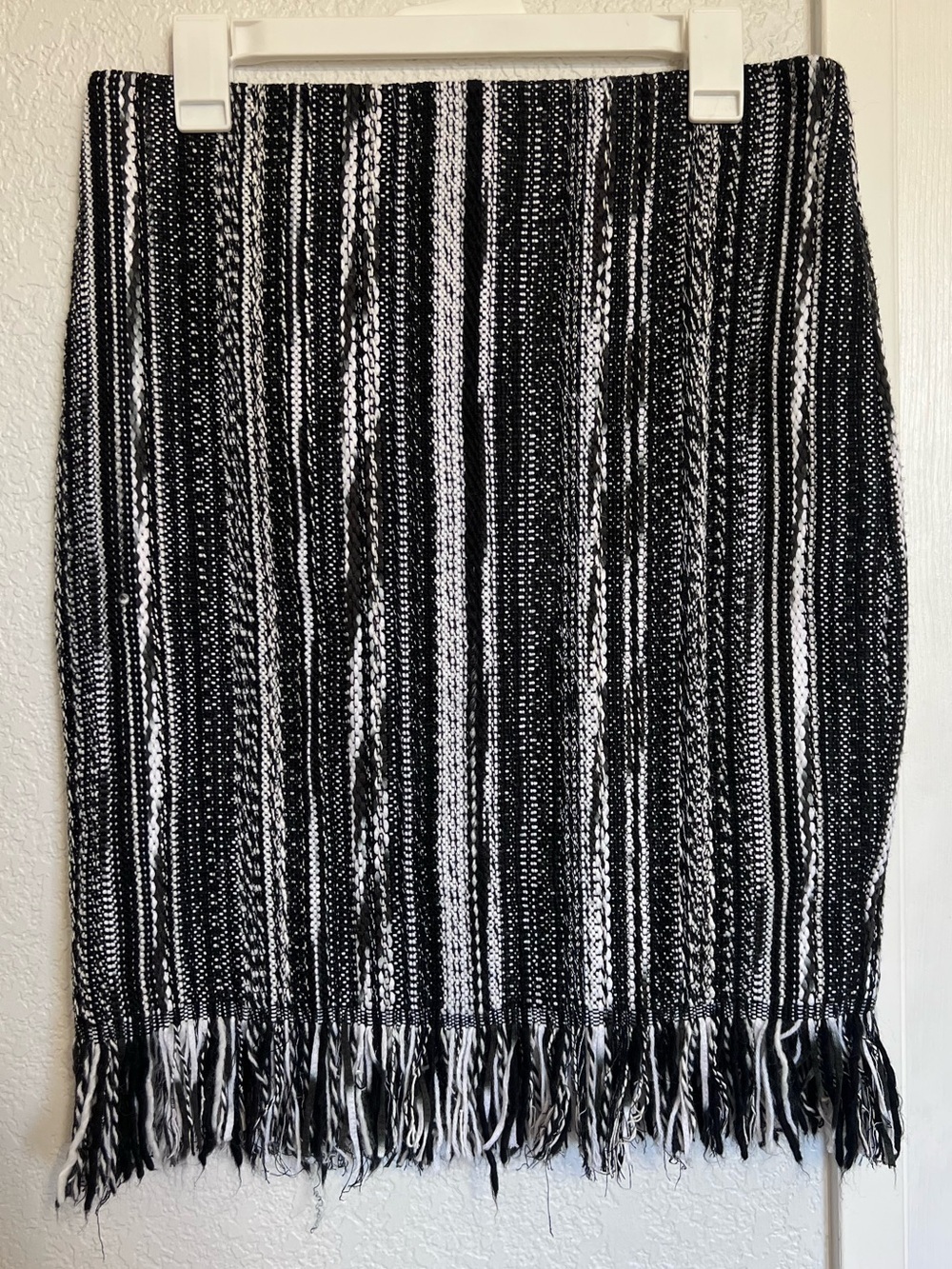 Doncaster Black & White Textured Knit Fringe Hem Skirt | Boho Chic | Size 8